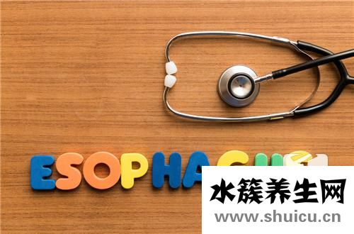 吃膠囊感覺卡在食道