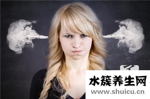 耳朵內長痘
