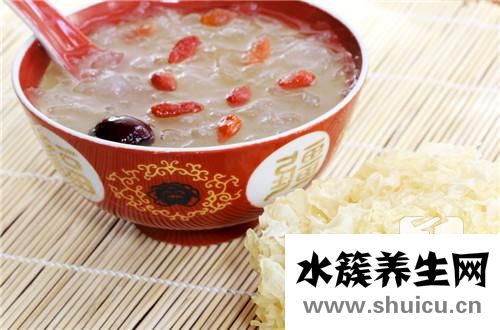 銀耳紅棗蓮子湯