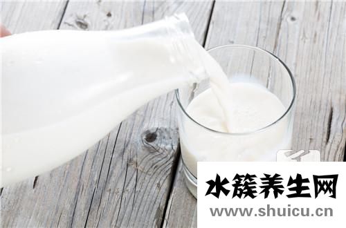 牛奶中