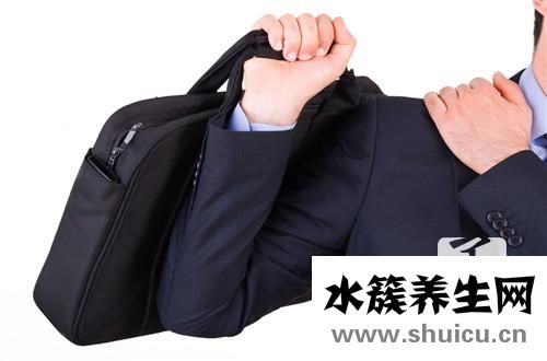 肩胛骨發麻