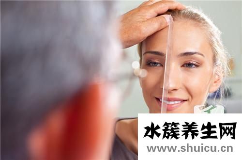 鼻孔有血絲