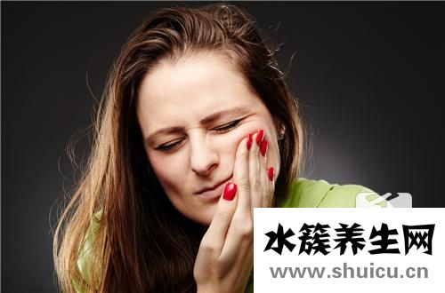 智齒長歪了