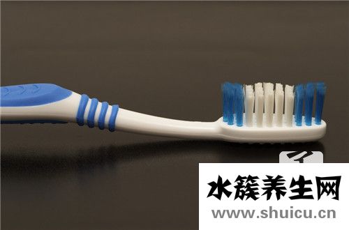 牙膏去黑頭