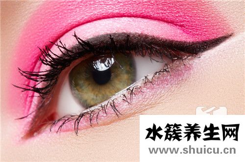 眼角里面長了個紅肉坨