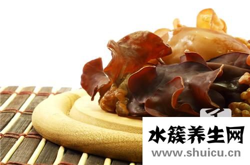 韭菜炒木耳