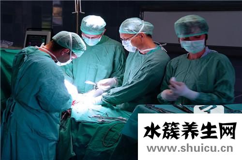包裹性胸腔積液