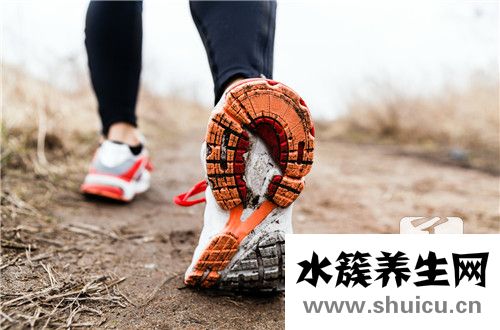 走路膝蓋有響聲但不疼
