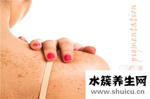 胸前長紅痘