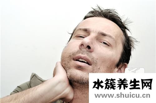 左臉頰抽搐