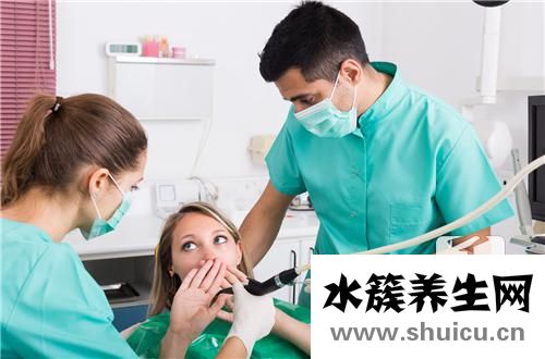 牙齒掉了一塊
