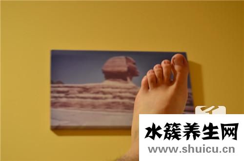 腳背腫痛