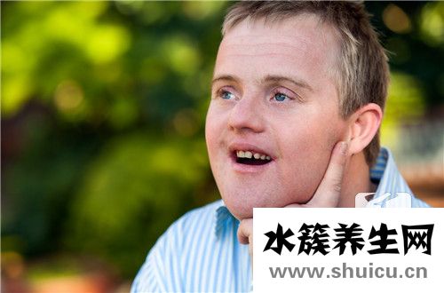 仰頭抬頦法