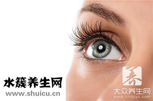 眼睛哭腫
