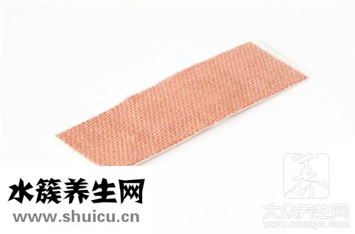 貼肚臍