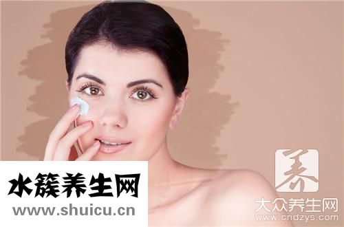 臉上擠出白色條狀是什么