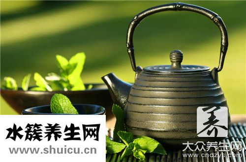 學生喝茶提神醒腦