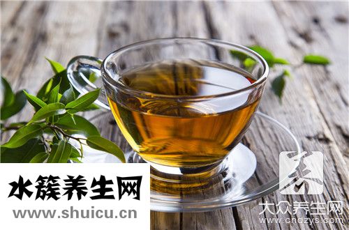 學生喝茶提神醒腦