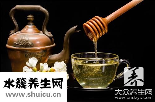 杯清水辨別蜂蜜真假