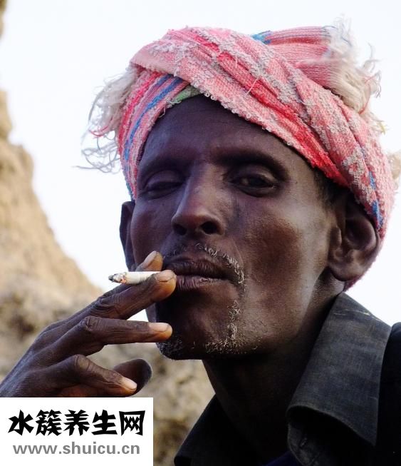 怎樣治灰指甲