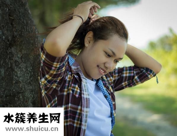 右邊肋骨下疼
