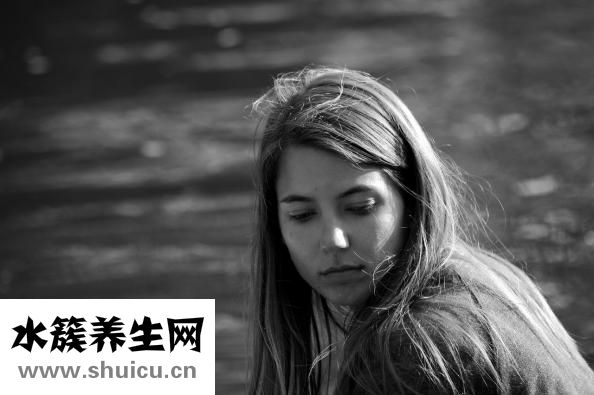 下面濕濕的