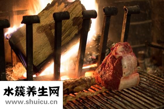左側肋骨疼