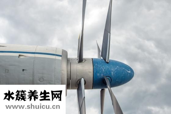 學生正確坐姿