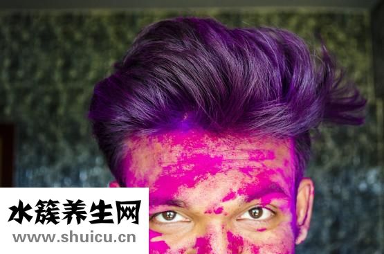 眼白上有黑點