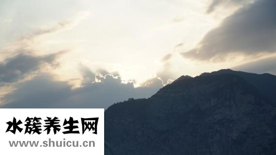胃里反酸水