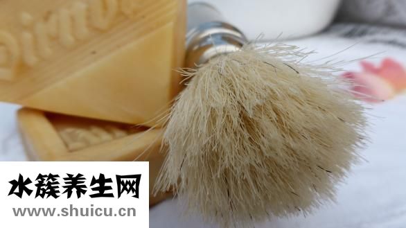 用肥皂洗臉