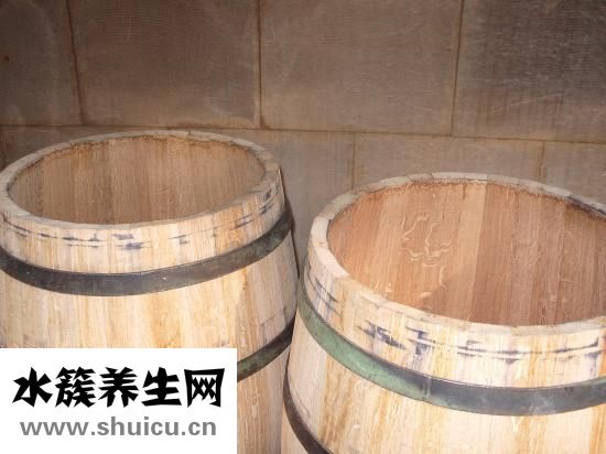 泡腳的木桶