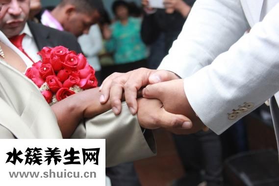突然嗓子疼