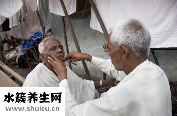 刮胡刀怎么用