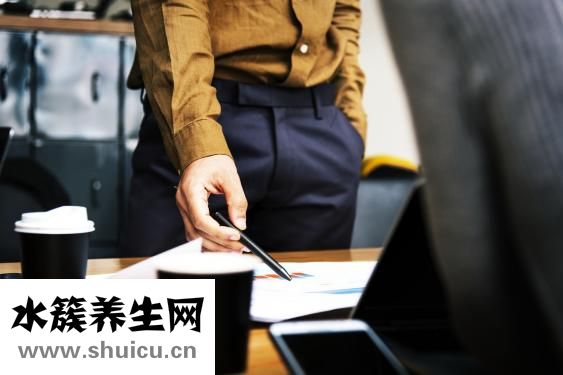 怎么使頭發向內卷