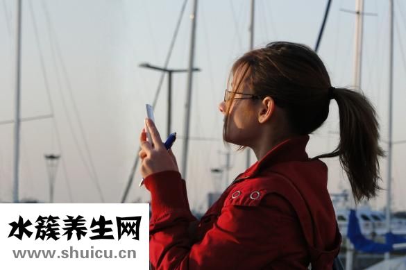 自己怎么弄出耳結石