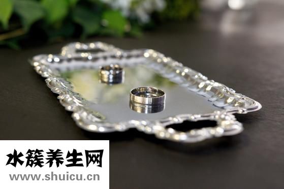 錢怎么折戒指