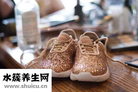 靴子窄怎么辦