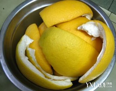 柚子皮泡水喝的功效和副作用（柚子皮泡水喝的功效）