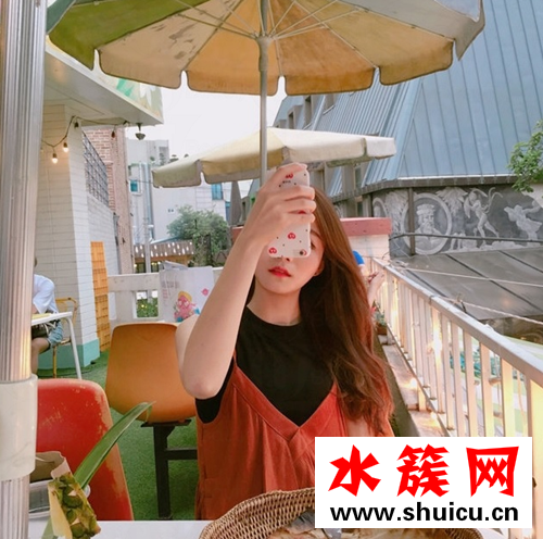 比肥肚腩更雷人的是雙下巴！簡單小臉運動消滅雙下巴