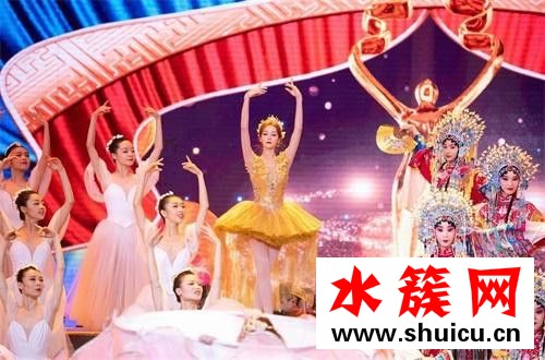 迪麗熱巴摔倒