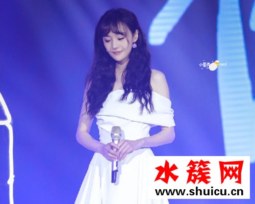 鄭爽穿校服再現楚雨蕁怎么回事