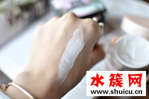 素顏霜容易脫妝嗎