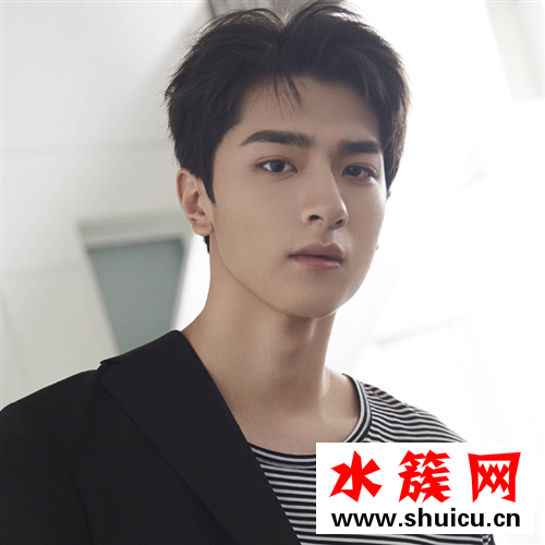 男生夏天適合剪什么頭型
