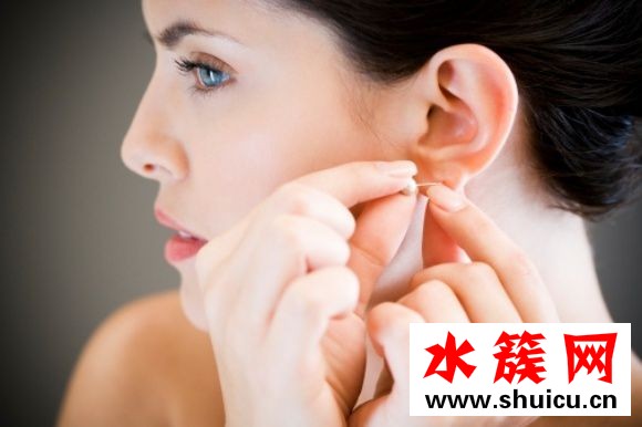 耳骨打洞有多痛？打耳洞該注意的事一次搞懂 穿耳洞要注意什么