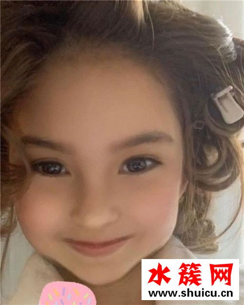 周杰倫曝童顏照