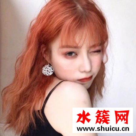 紅色頭發抖音流行女