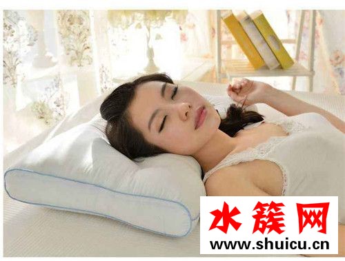 駝背晚上睡姿矯正圖解